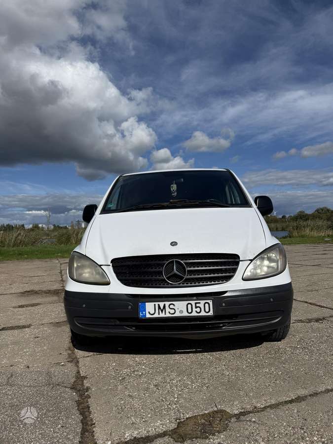 Mercedes-Benz Vito 2005 — rear view