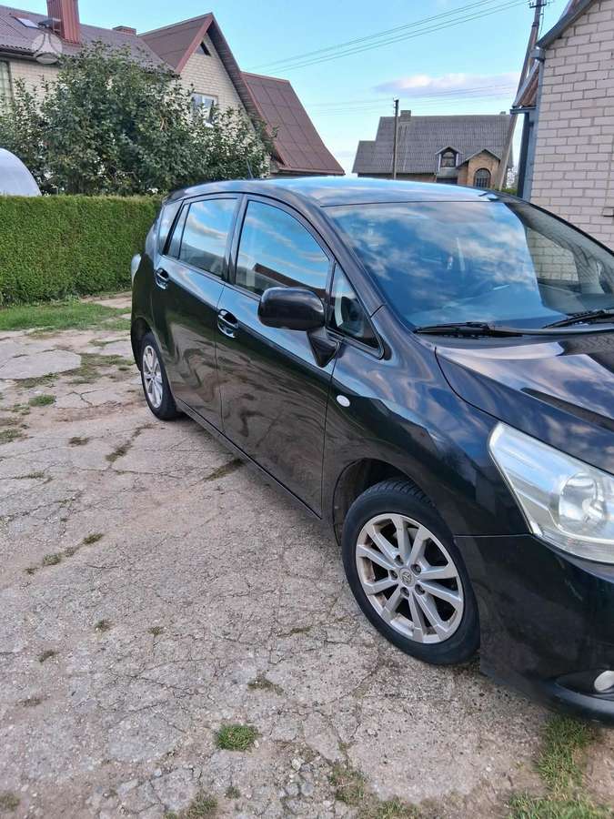 Toyota Verso 2012 — rear view