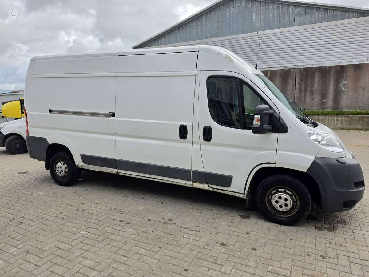 Citroen Jumper 2013 — rear view