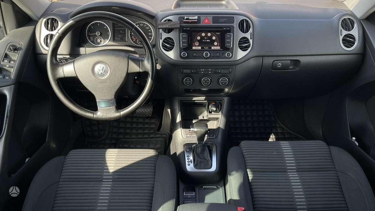 Volkswagen Tiguan 2010 — photo 11