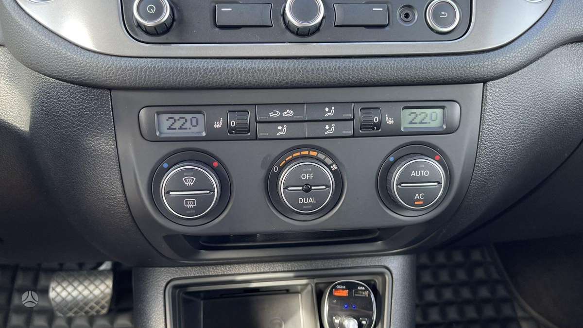Volkswagen Tiguan 2010 — photo 12
