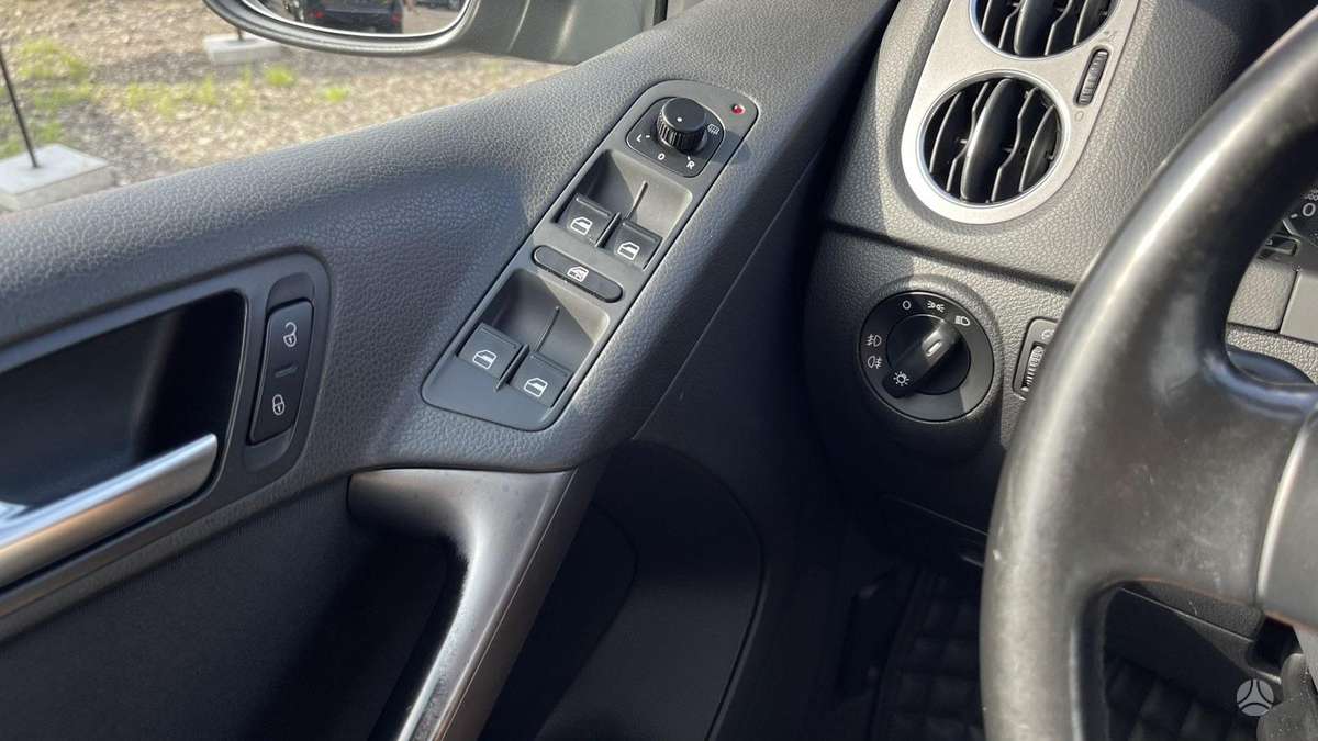 Volkswagen Tiguan 2010 — photo 14