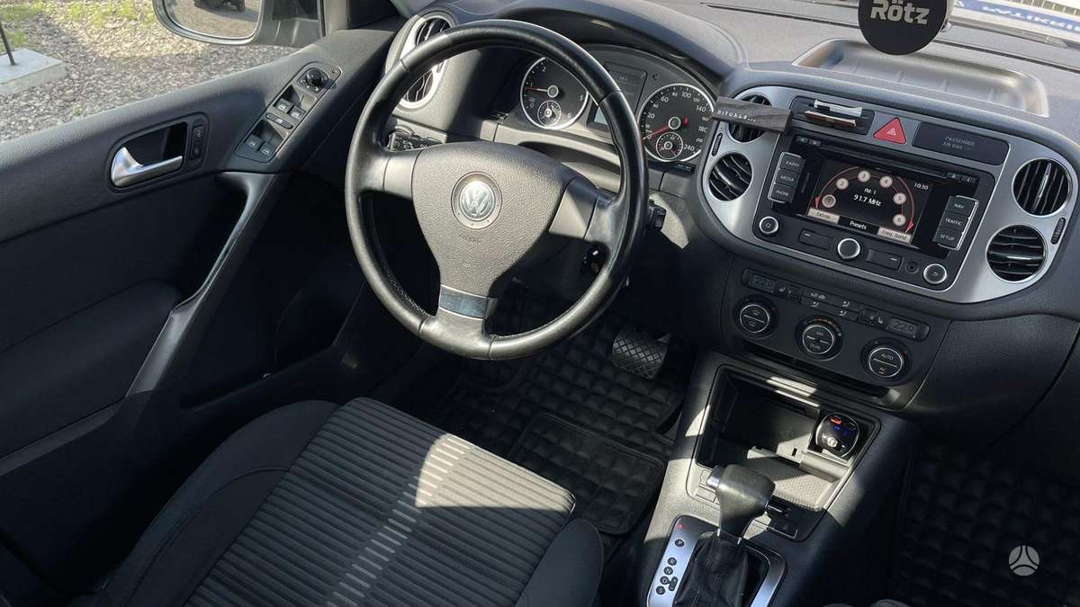 Volkswagen Tiguan 2010 — photo 16