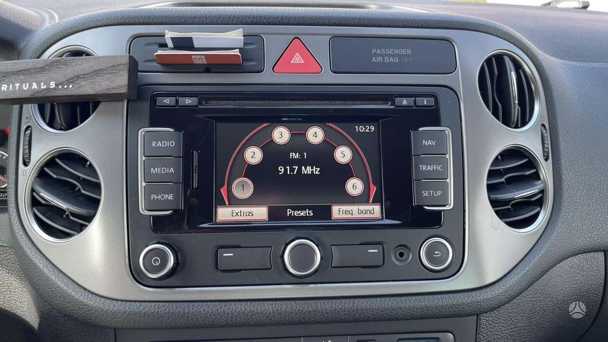 Volkswagen Tiguan 2010 — photo 17
