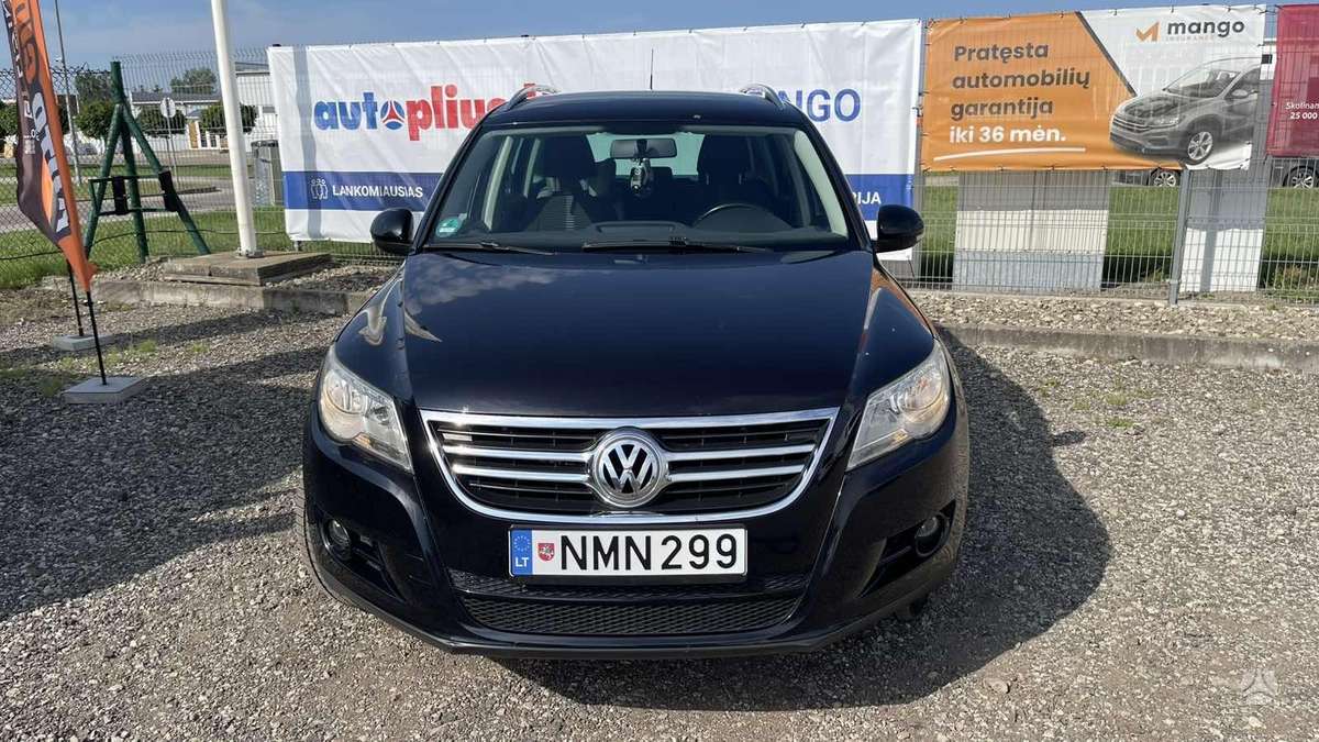 Volkswagen Tiguan 2010 — rear view