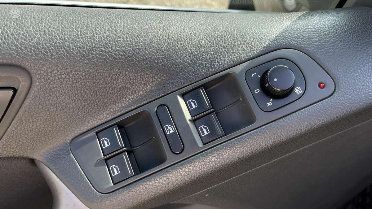 Volkswagen Tiguan 2010 — photo 20