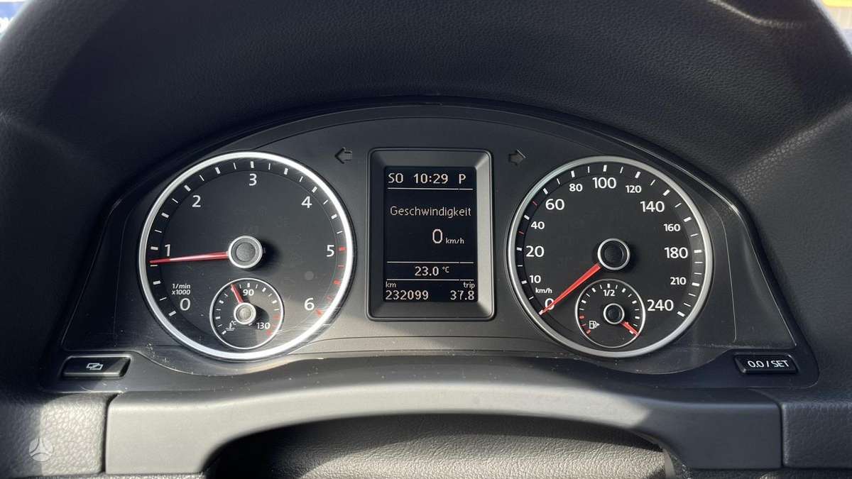 Volkswagen Tiguan 2010 — photo 21