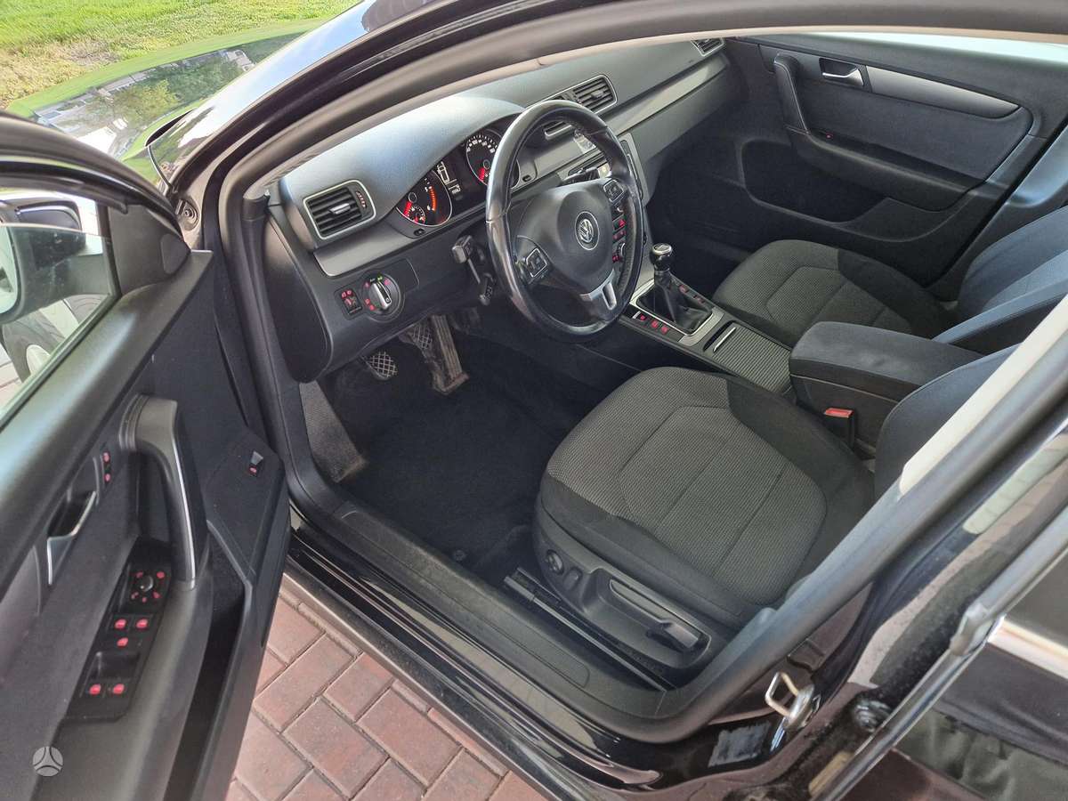 Volkswagen Passat 2012 — photo 6