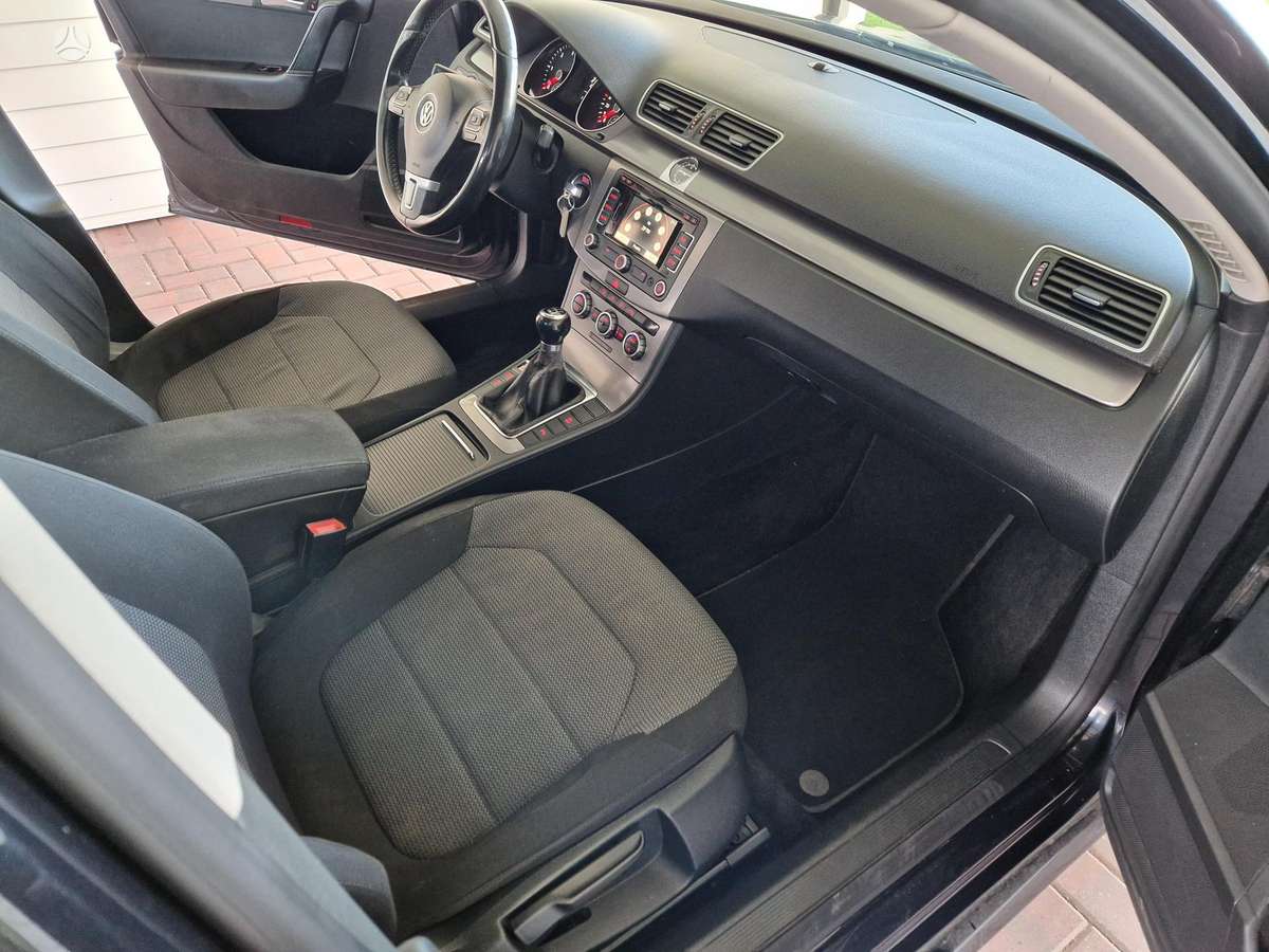 Volkswagen Passat 2012 — photo 7