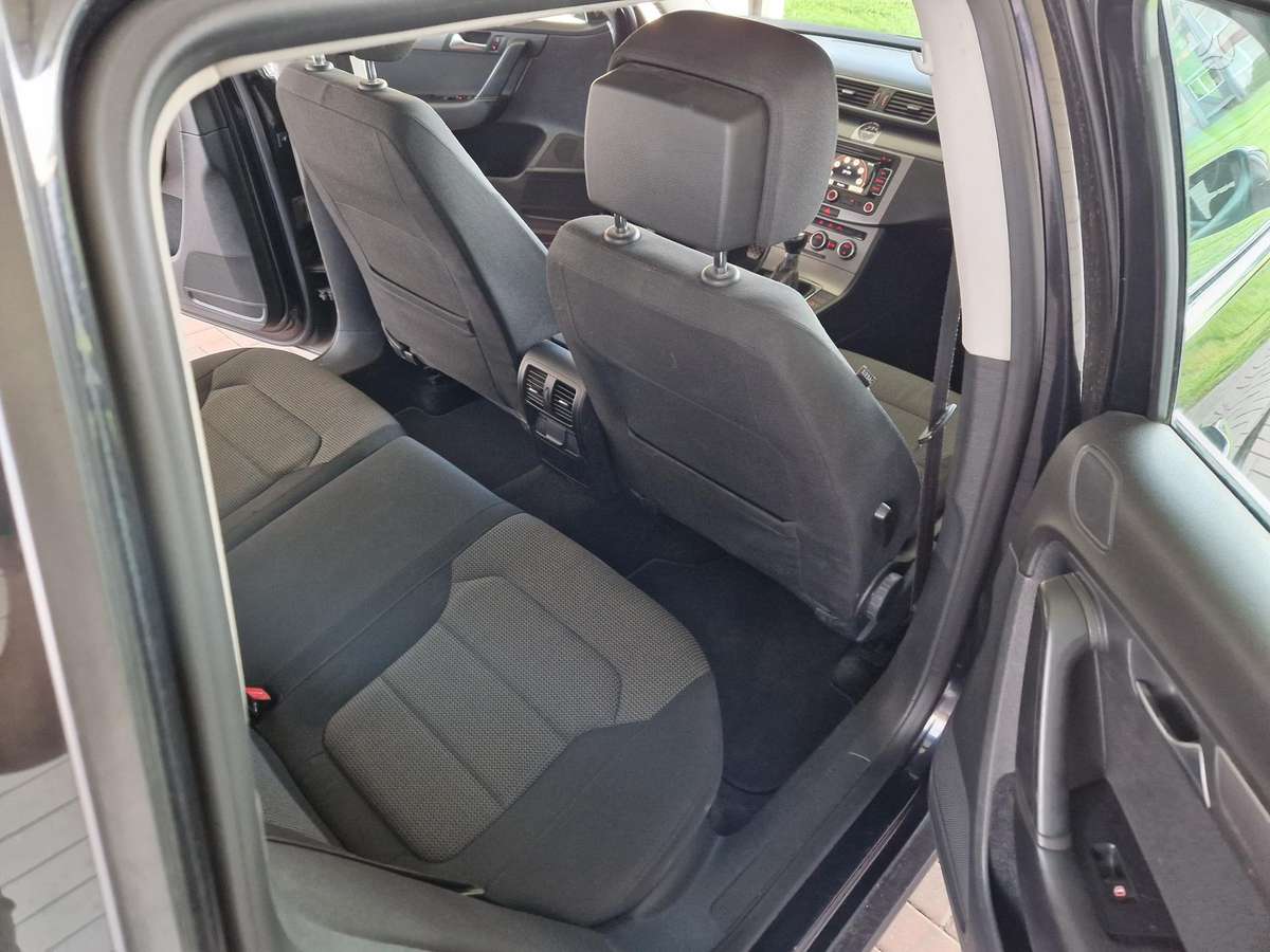 Volkswagen Passat 2012 — photo 8