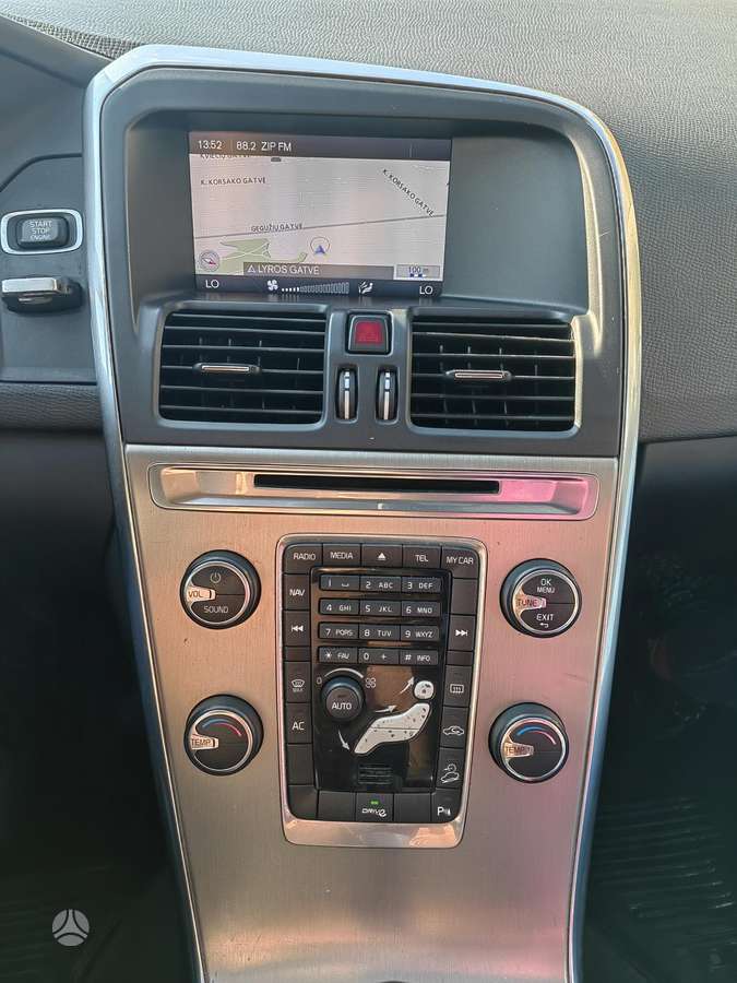 Volvo XC60 2012 — photo 15