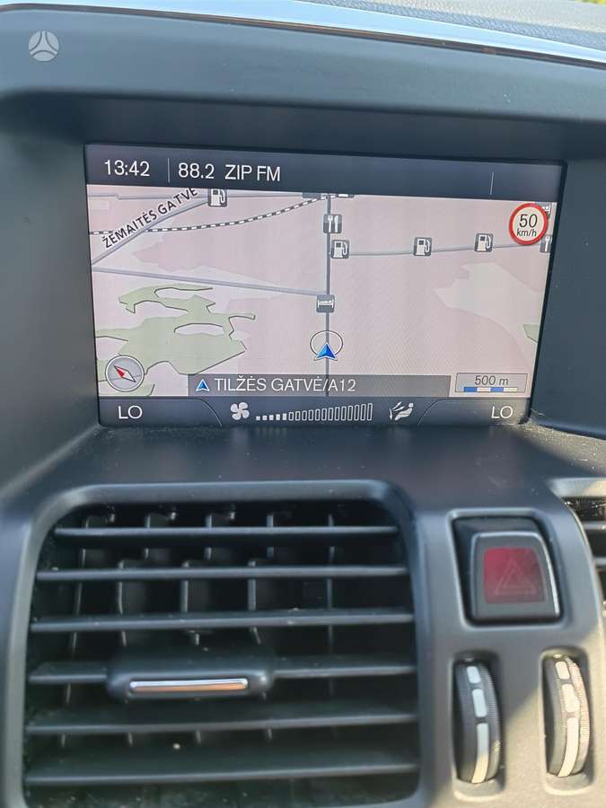 Volvo XC60 2012 — photo 16