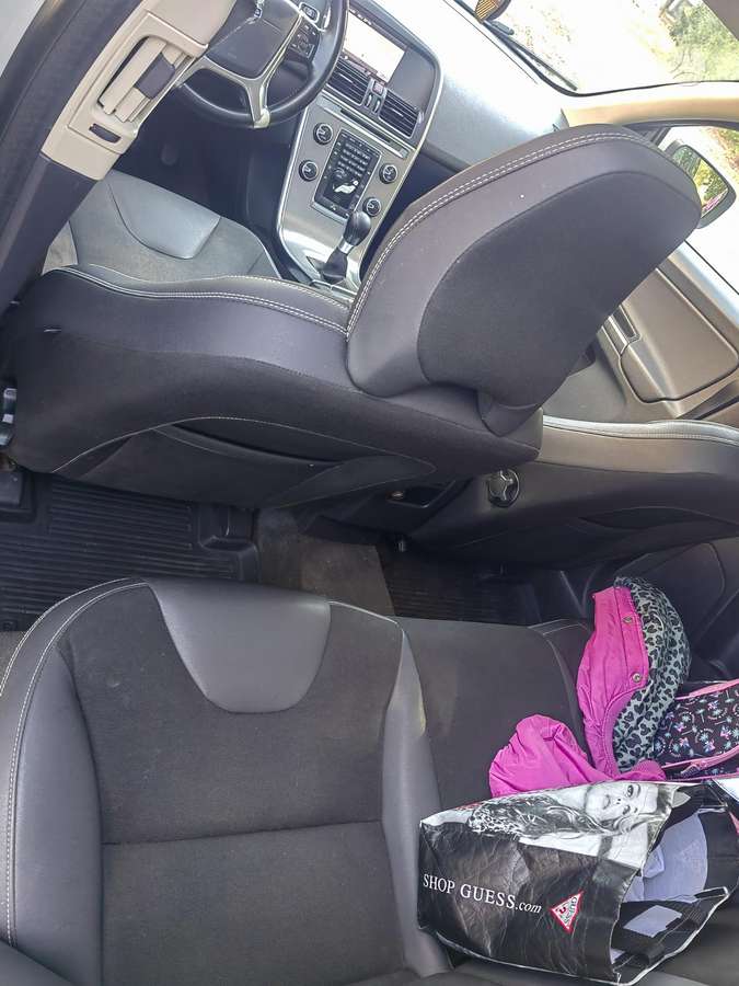 Volvo XC60 2012 — photo 21