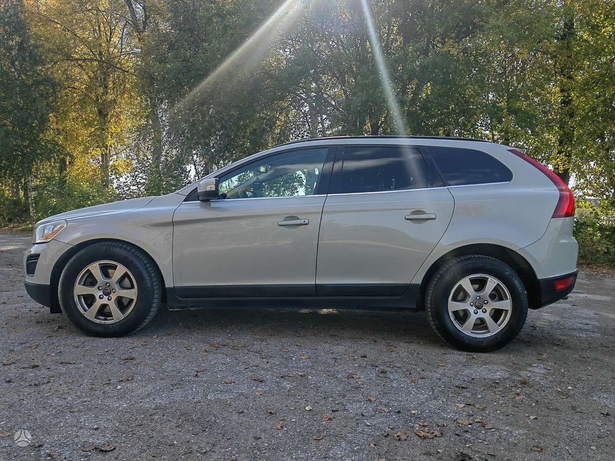 Volvo XC60 2012 — interior