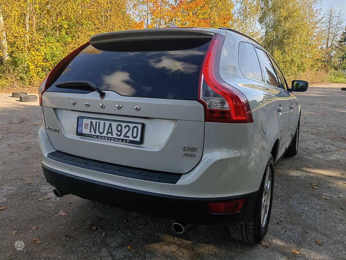 Volvo XC60 2012 — photo 8