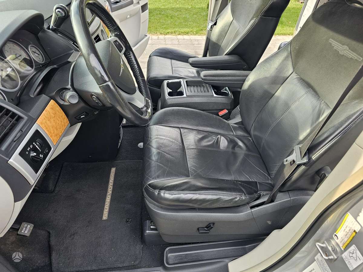 Chrysler Grand 2009 — photo 19