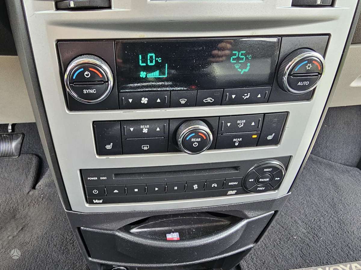 Chrysler Grand 2009 — photo 38