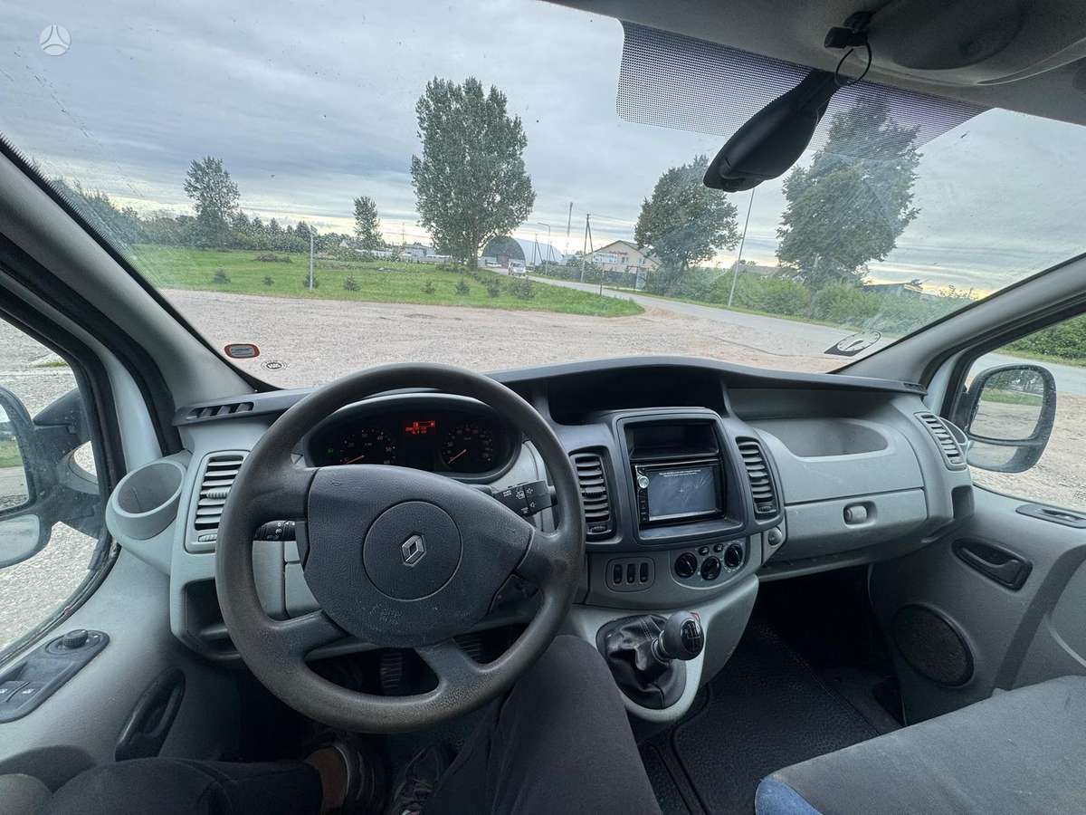 Renault Trafic 2014 — photo 11