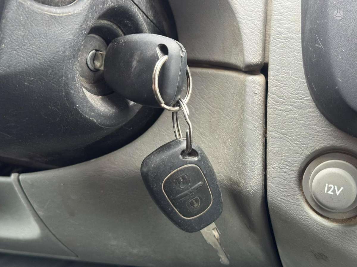 Renault Trafic 2014 — photo 13