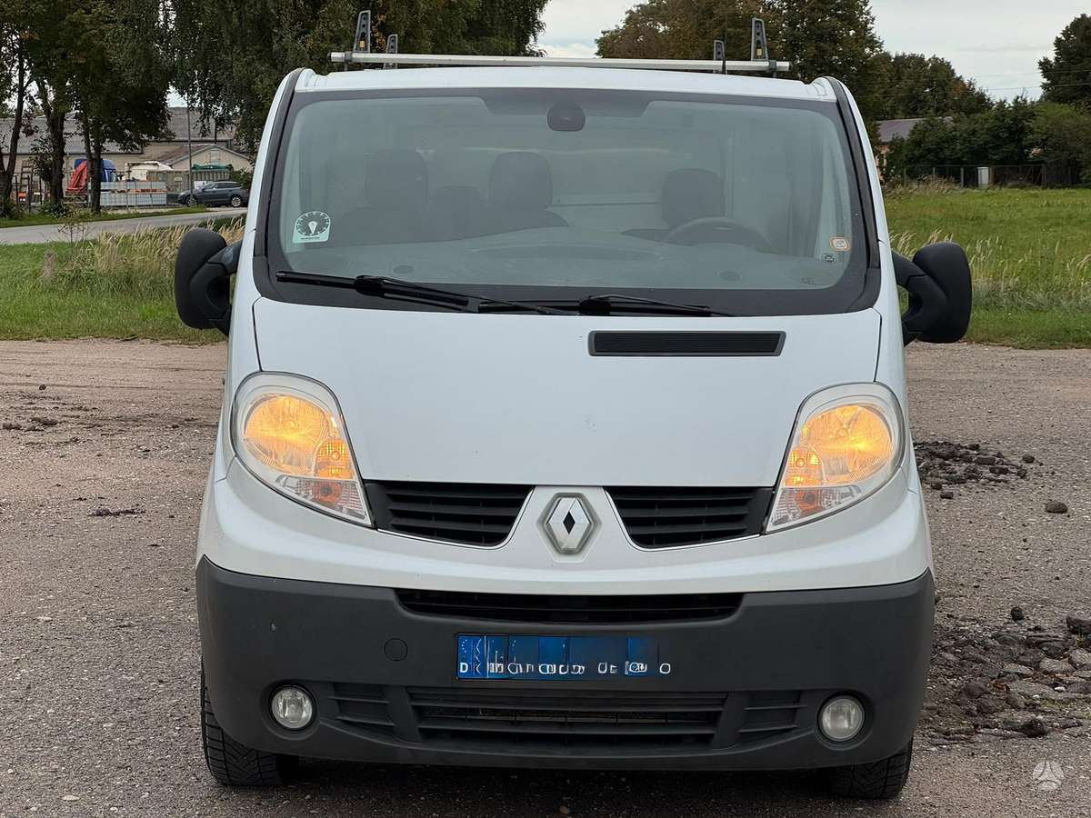 Renault Trafic 2014 — interior