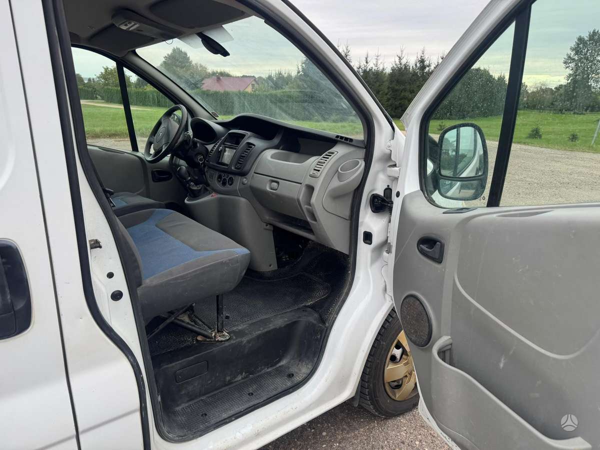 Renault Trafic 2014 — photo 9