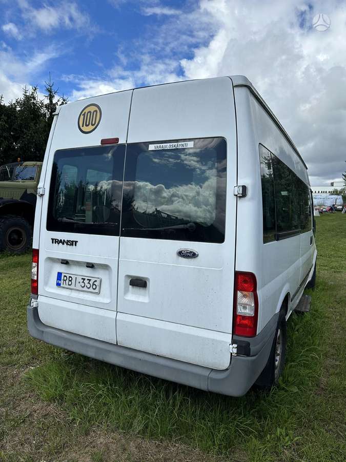Ford Transit 2010 — вигляд ззаду
