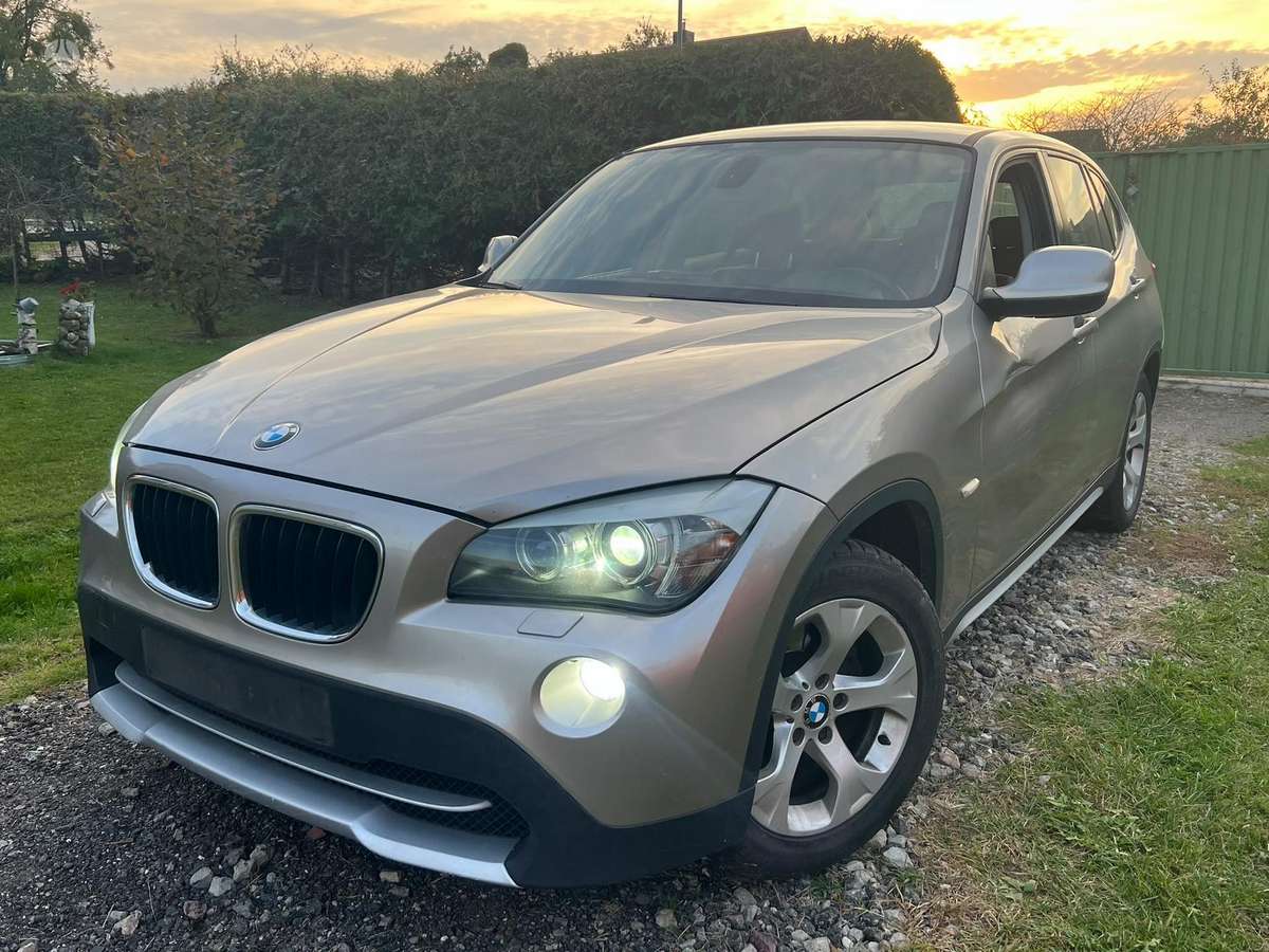 BMW X1 2011 — rear view