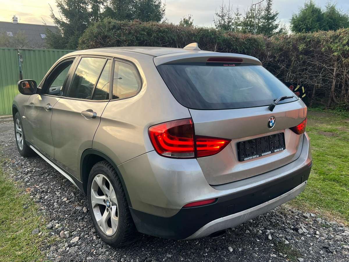BMW X1 2011 — engine 2000 cm³, 143 HP (105kW)