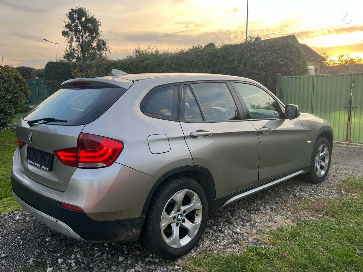 BMW X1 2011 — photo 8