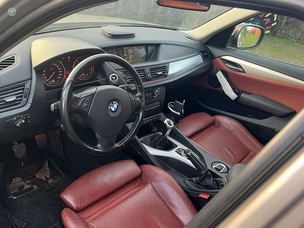 BMW X1 2011 — photo 9