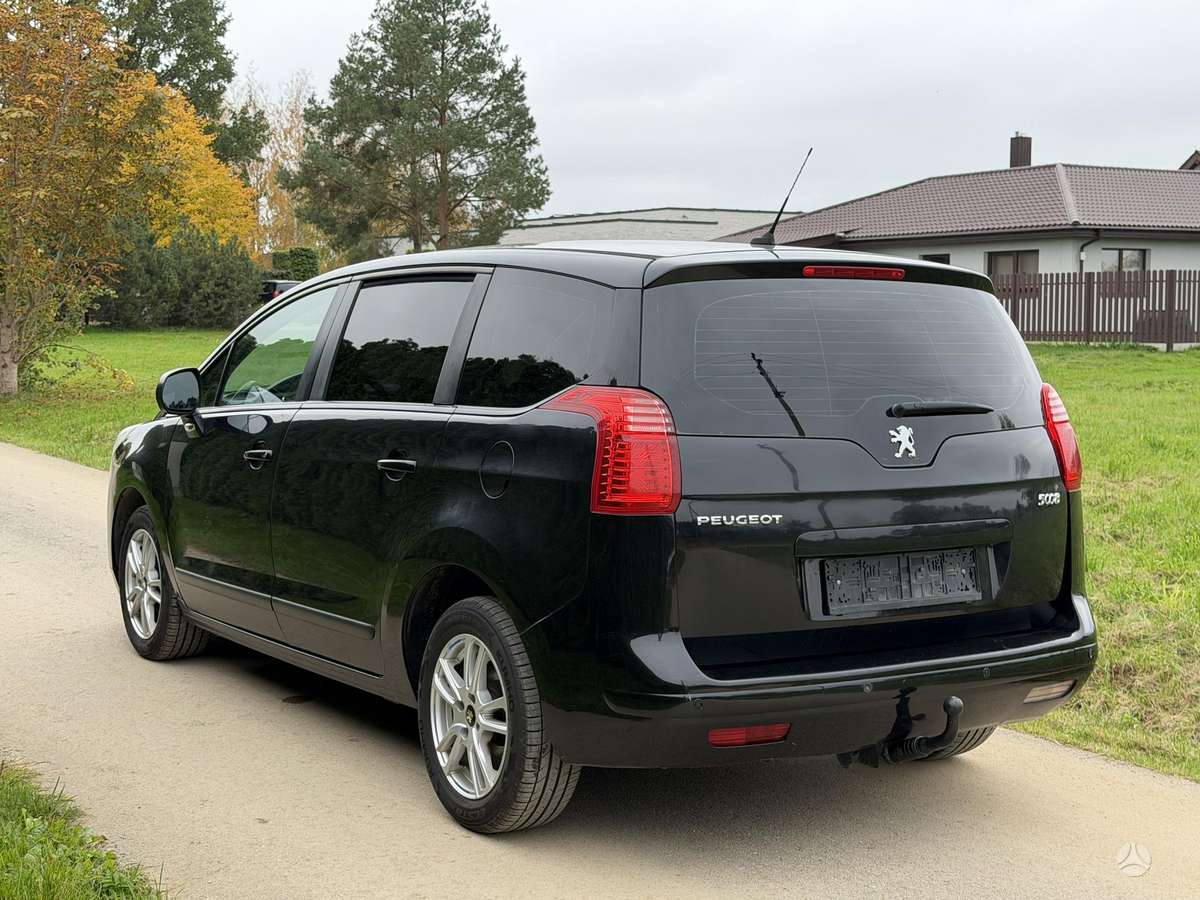 Peugeot 5008 2013 — салон