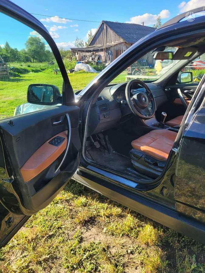 BMW X3 2005 — салон