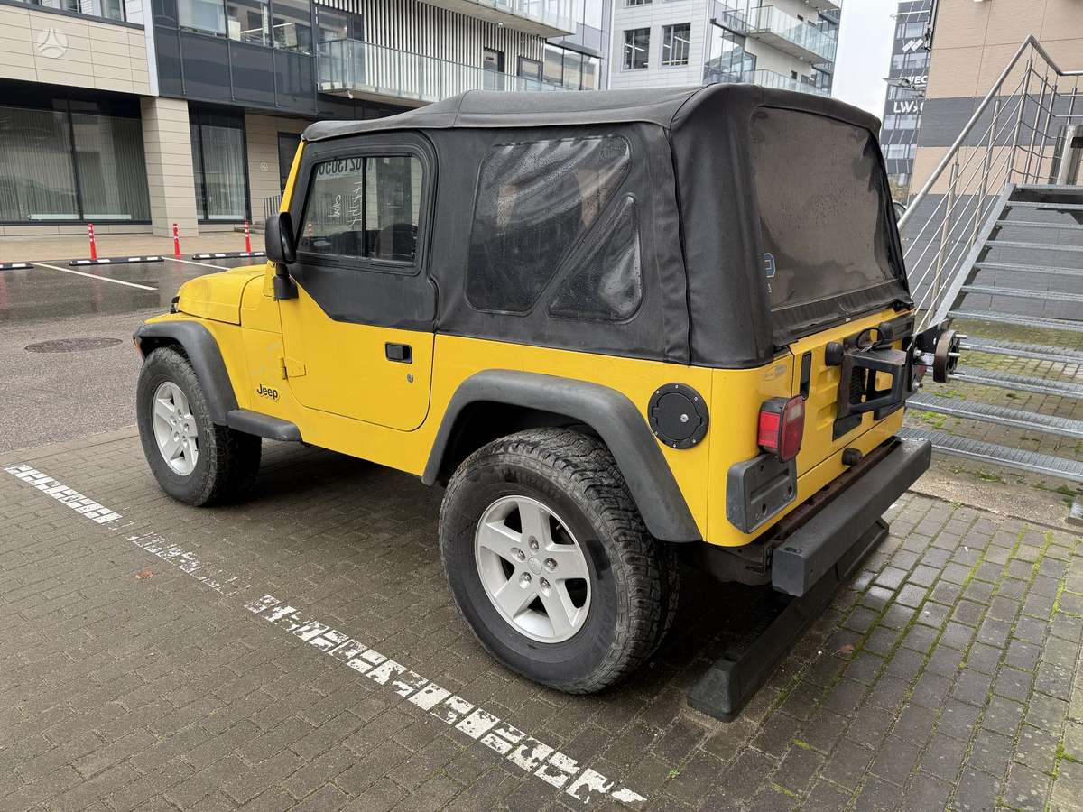 Jeep Wrangler 2006 — салон