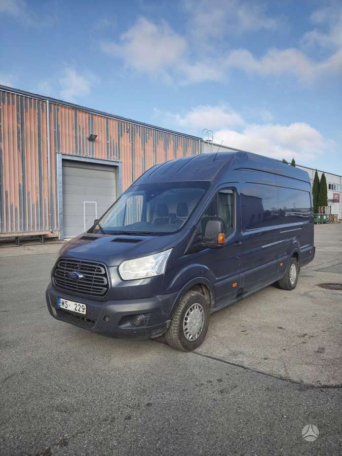 Ford Transit 2015 — rear view