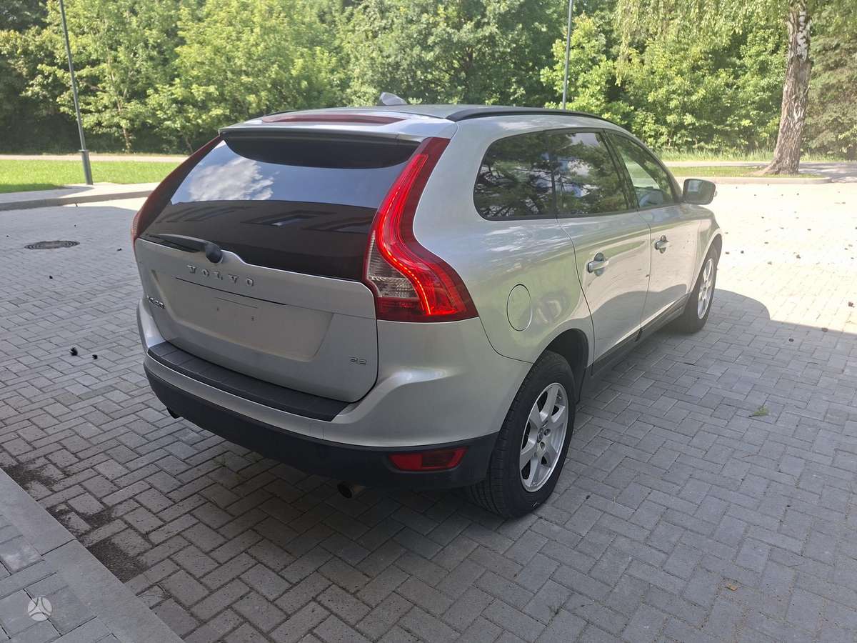 Volvo XC60 2010 — салон