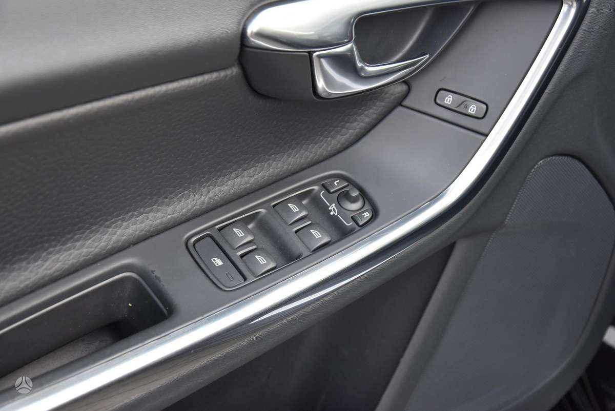 Volvo V60 2014 — photo 12