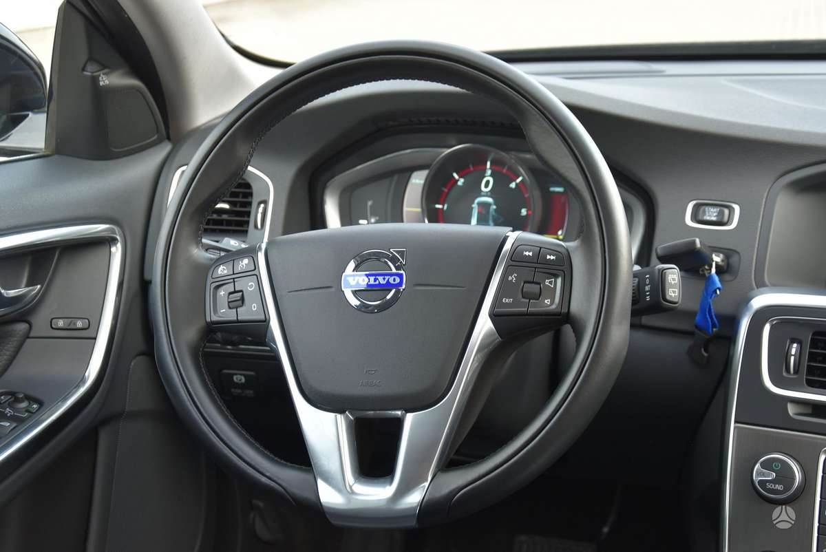 Volvo V60 2014 — photo 16
