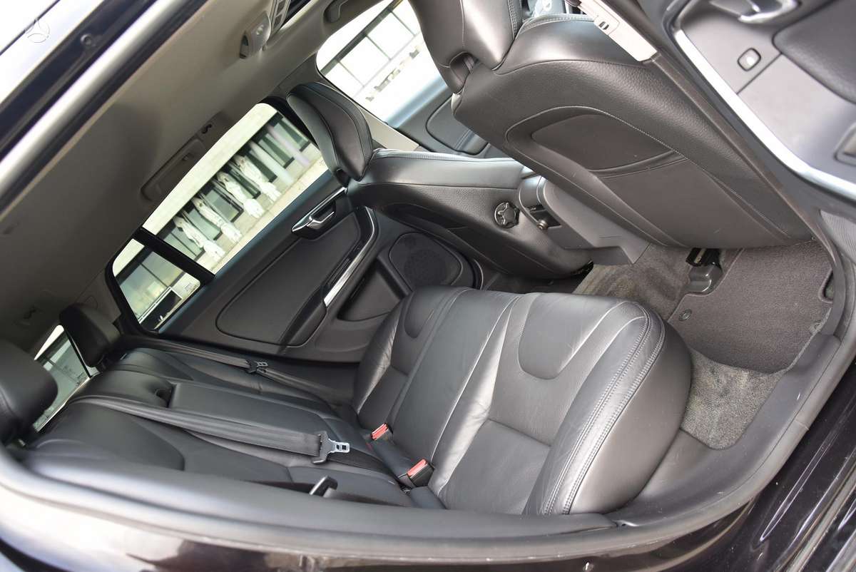 Volvo V60 2014 — photo 20