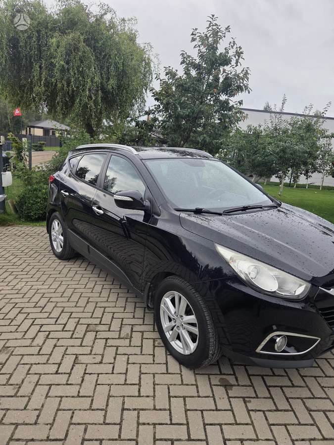 Hyundai ix35 2012 — rear view