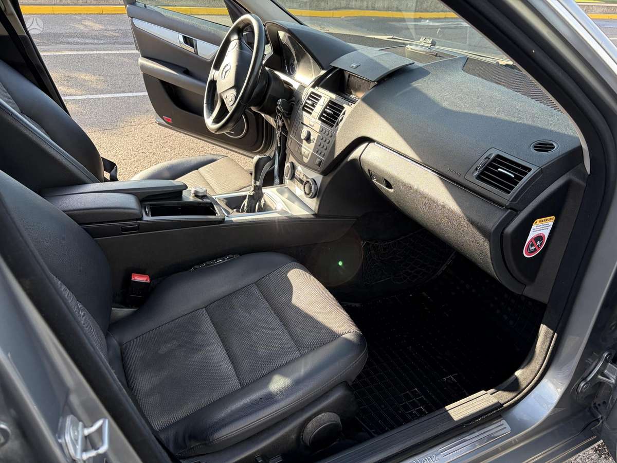 Mercedes-Benz C220 2010 — двигун 2200 cm³, 170 HP (125kW)