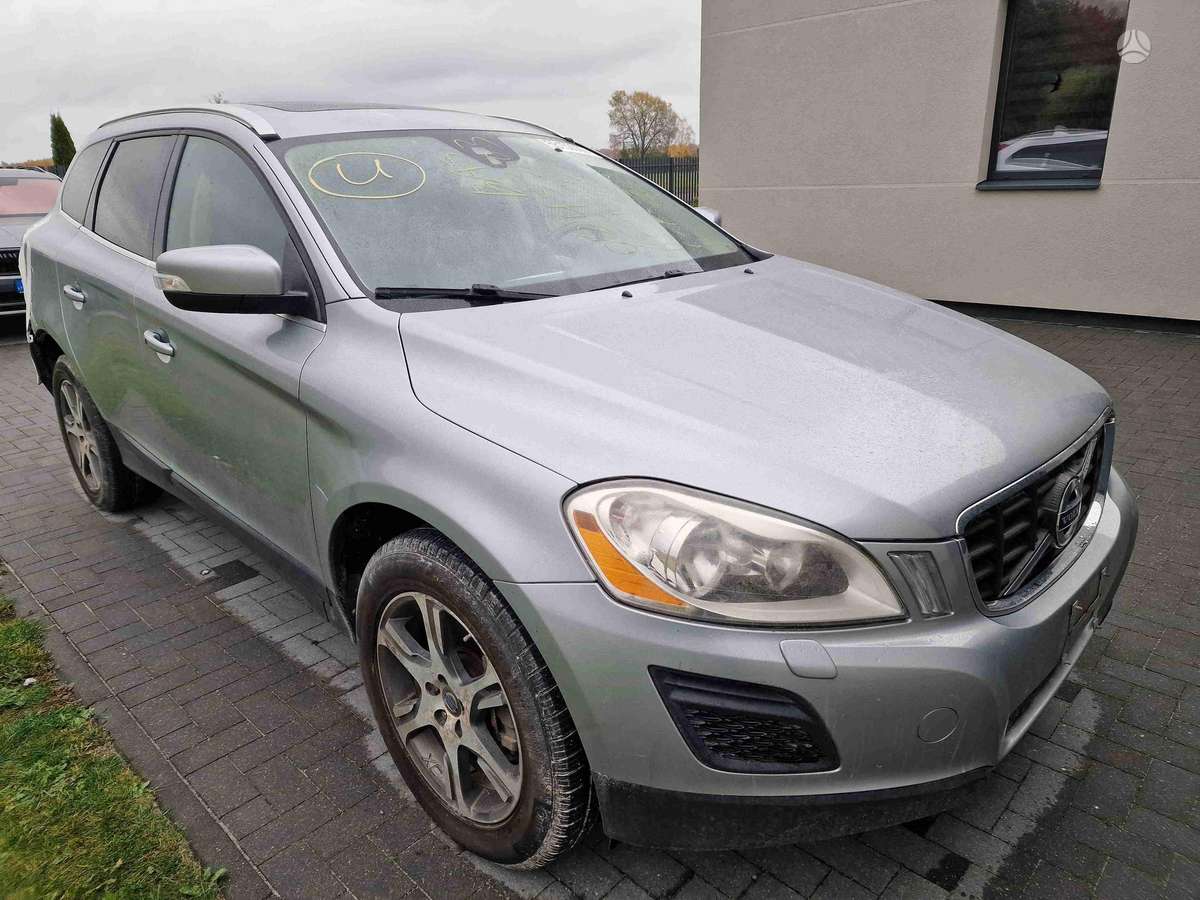 Volvo XC60 2013 — вигляд ззаду