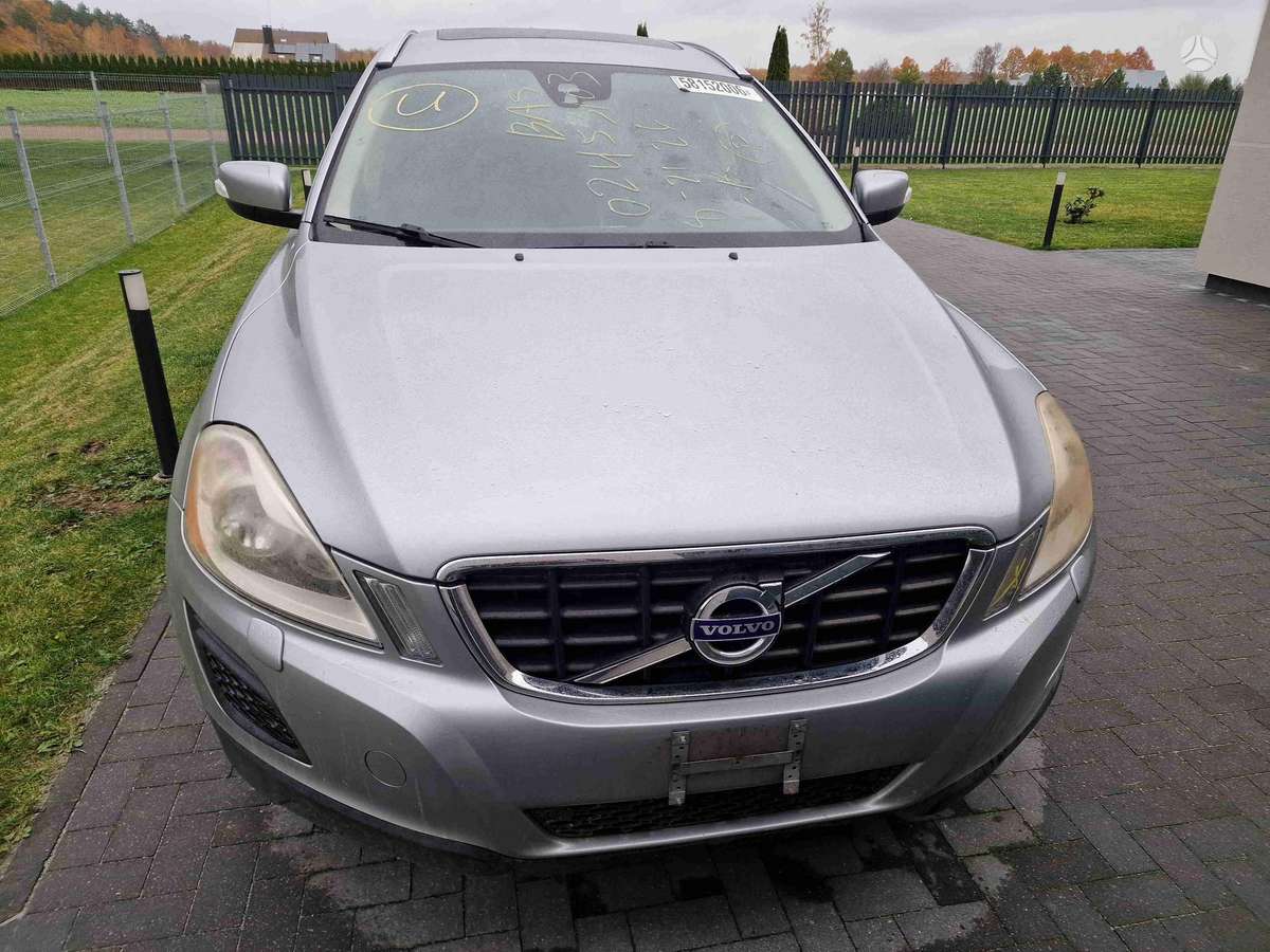 Volvo XC60 2013 — салон