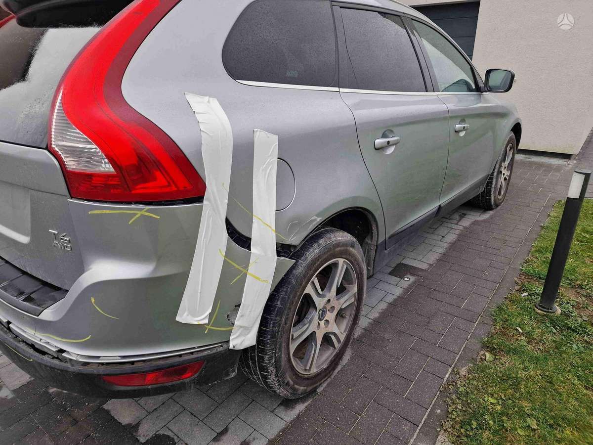 Volvo XC60 2013 — двигун 2953 cm³, 305 HP (224kW)