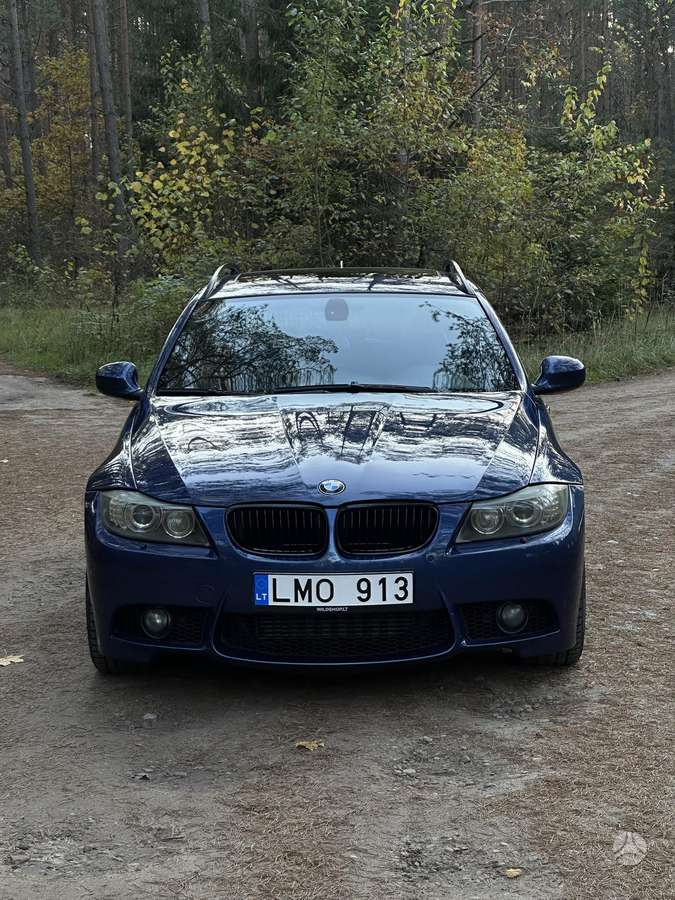 BMW 325 2007 — вигляд ззаду