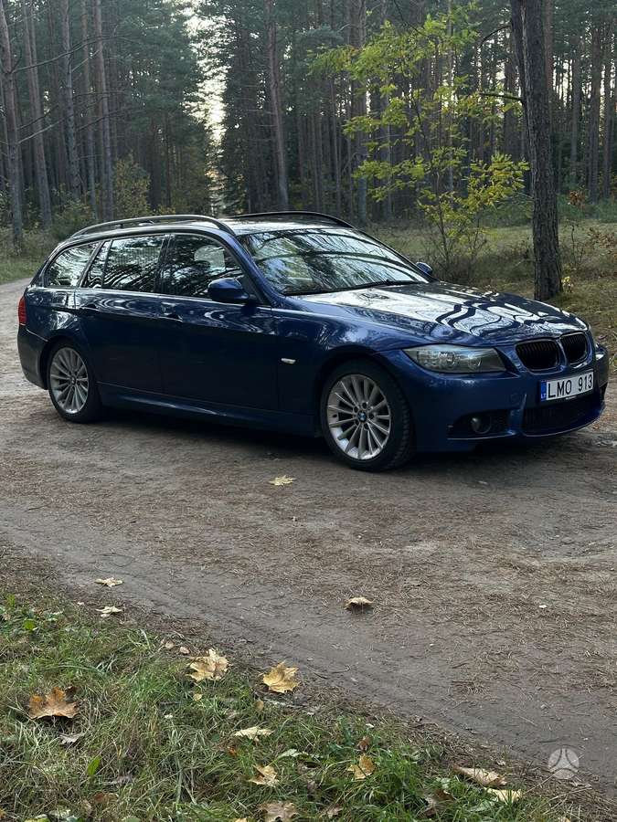BMW 325 2007 — салон