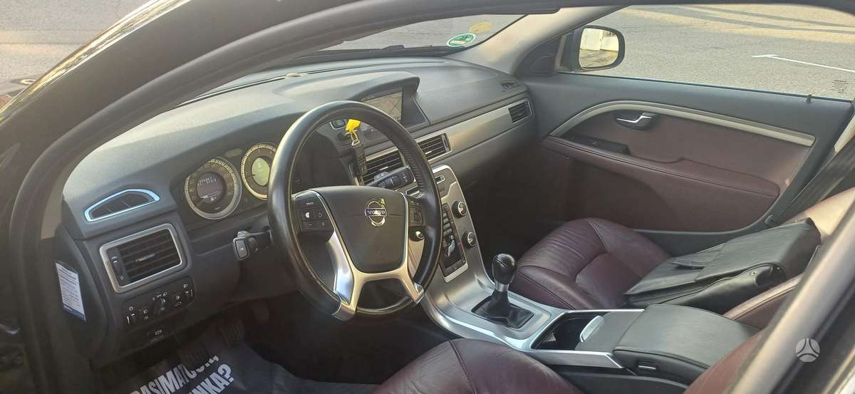 Volvo V70 2013 — photo 12