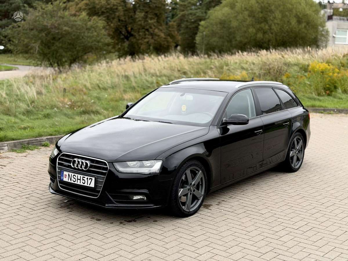 Audi A4 2014 — вигляд ззаду