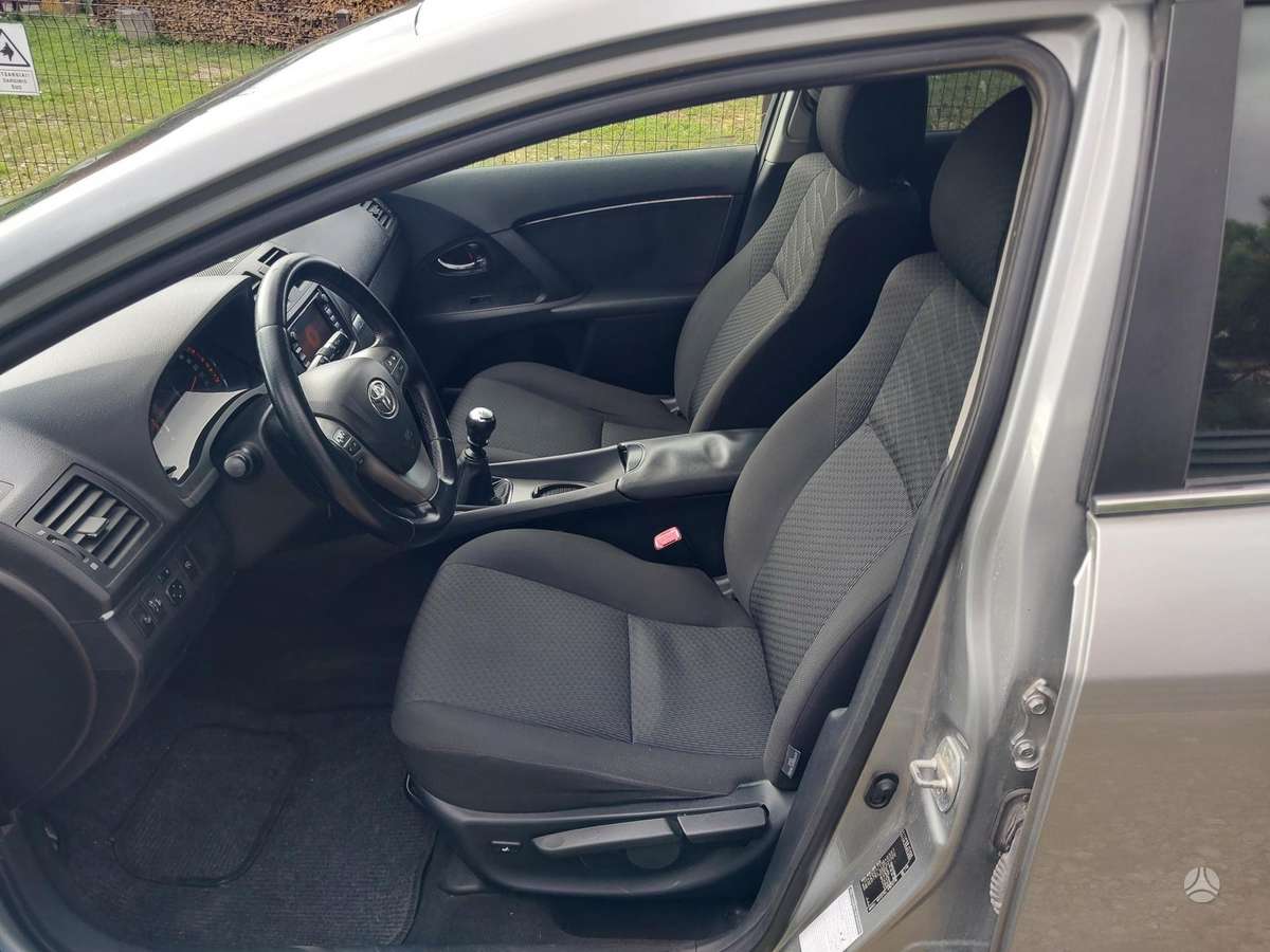 Toyota Avensis 2010 — photo 12