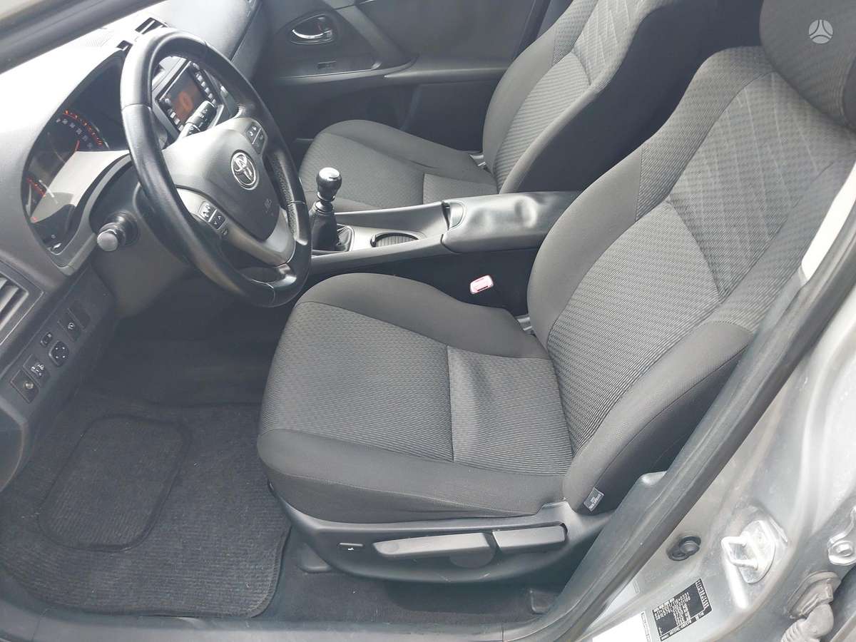 Toyota Avensis 2010 — photo 13