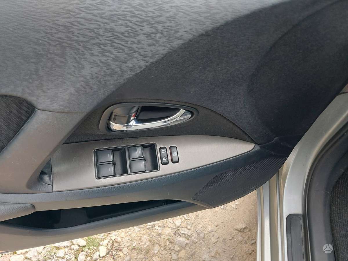 Toyota Avensis 2010 — photo 14